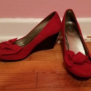 Red Bow Wedges